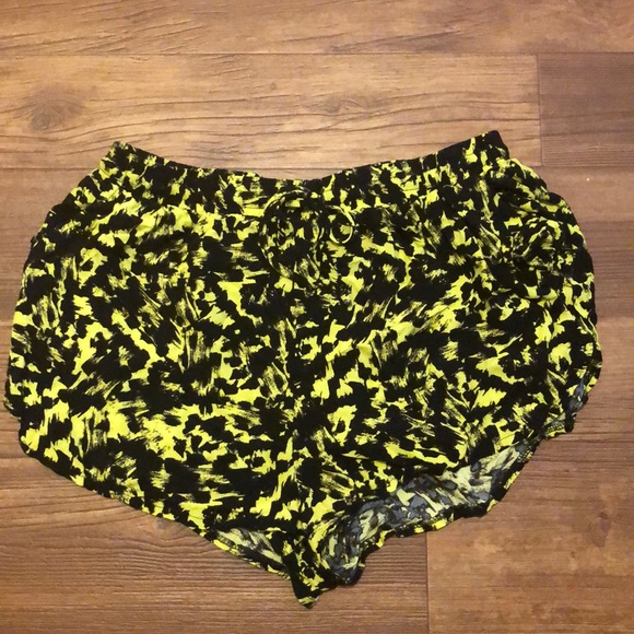 Printed Shorts - Picture 1 of 3